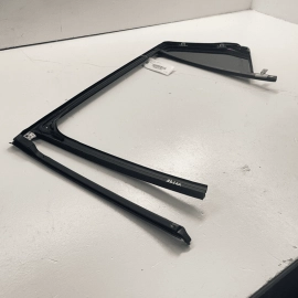 GMC TERRAIN 2018 - 2023 REAR PASSENGER DOOR WINDOW RUN CHANNEL W/FIXED GLAS