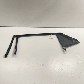 GMC TERRAIN 2018 - 2023 REAR PASSENGER DOOR WINDOW RUN CHANNEL W/FIXED GLAS