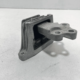 2018-2022 GMC TERRAIN 1.5L AWD TRANSMISSION MOUNT SUPPORT BRACKET OEM