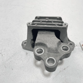 2018-2022 GMC TERRAIN 1.5L AWD TRANSMISSION MOUNT SUPPORT BRACKET OEM