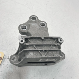 2018-2022 GMC TERRAIN 1.5L AWD TRANSMISSION MOUNT SUPPORT BRACKET OEM