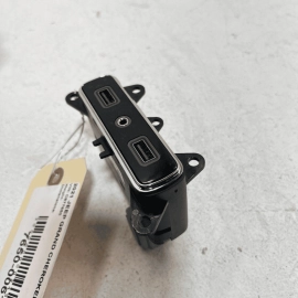 2018 - 2021 JEEP GRAND CHEROKEE FRONT CENTER CONSOLE AUX USB SWITCH OEM