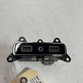 2018 - 2021 JEEP GRAND CHEROKEE FRONT CENTER CONSOLE AUX USB SWITCH OEM