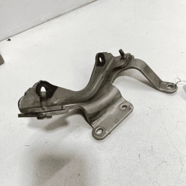 GMC TERRAIN SL 2018-2023 1.5L ENGINE FRONT EXHAUST PIPE LOWER MOUNT BRACKET