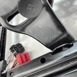 2017-2020 AUDI Q7 FRONT RIGHT PASSENGER SIDE SEAT LOWER TRACK FRAME  & MOTO 2017-2020 AUDI Q7 FRONT RIGHT PASSENGER SIDE SEAT LOWER TRACK FRAME  & MOTO