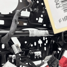 2017-2020 AUDI Q7 FRONT RIGHT PASSENGER SIDE SEAT LOWER TRACK FRAME  & MOTO 2017-2020 AUDI Q7 FRONT RIGHT PASSENGER SIDE SEAT LOWER TRACK FRAME  & MOTO