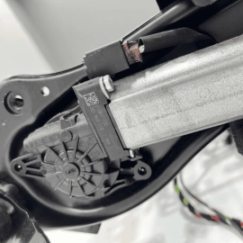 2017-2020 AUDI Q7 FRONT RIGHT PASSENGER SIDE SEAT LOWER TRACK FRAME  & MOTO 2017-2020 AUDI Q7 FRONT RIGHT PASSENGER SIDE SEAT LOWER TRACK FRAME  & MOTO