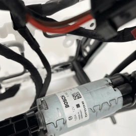 2017-2020 AUDI Q7 FRONT RIGHT PASSENGER SIDE SEAT LOWER TRACK FRAME  & MOTO 2017-2020 AUDI Q7 FRONT RIGHT PASSENGER SIDE SEAT LOWER TRACK FRAME  & MOTO