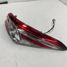 2018 - 2020 TOYOTA CAMRY REAR RIGHT PASSENGER SIDE OUTER TAILLIGHT LAMP OEM
