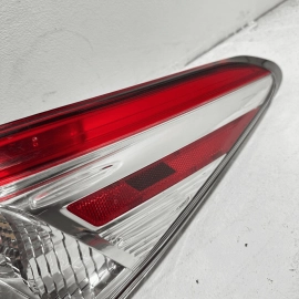 2018 - 2020 TOYOTA CAMRY REAR RIGHT PASSENGER SIDE OUTER TAILLIGHT LAMP OEM