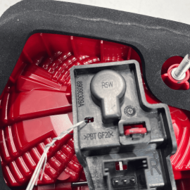 2011 - 2013 VOLKSWAGEN TOUAREG Rear Right Inner Tail Light Lamp Assembly OE