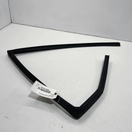 2011-21 JEEP GRAND CHEROKEE REAR DRIVER DOOR GLASS RUN WEATHERSTRIP SEAL OE