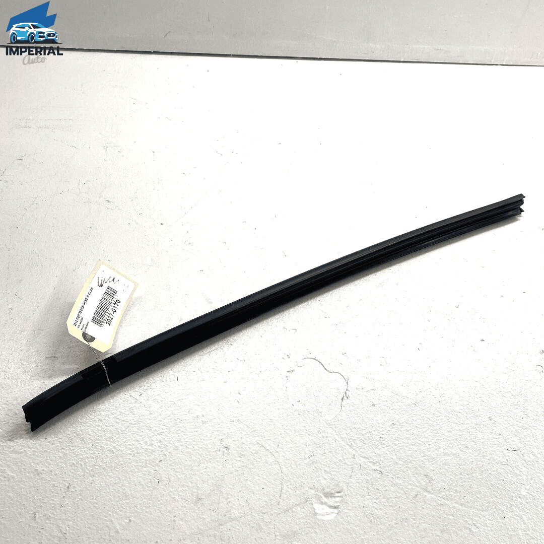 07-13 Mercedes S550 S600 Front Passenger Side Door Inner Wheatherstrip Seal