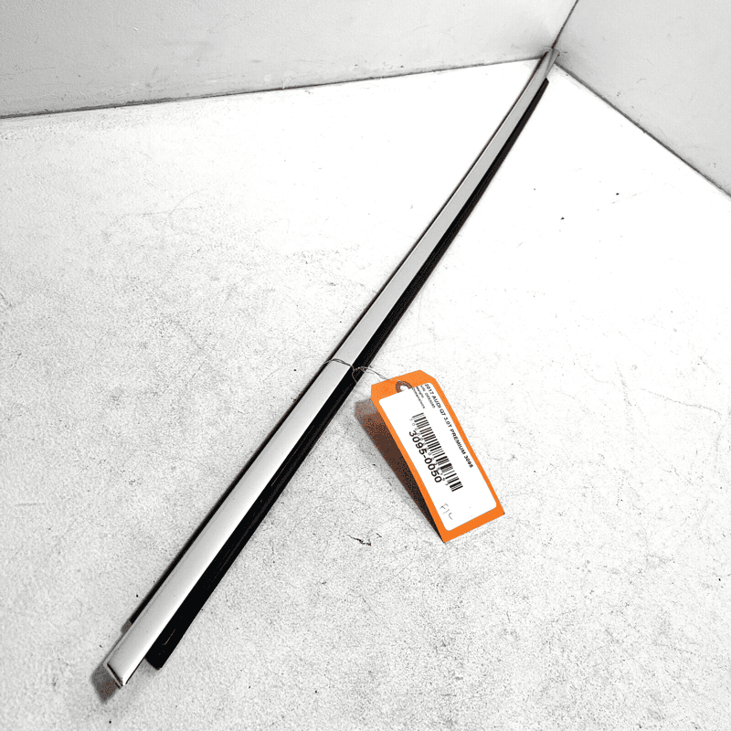 2017 - 2023 AUDI Q7 FRONT LEFT DRIVER SIDE DOOR WINDOW GLASS BELT MOLDING O