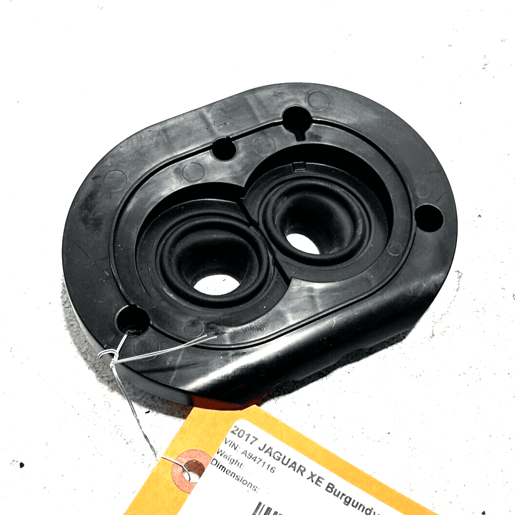 2017-2020 JAGUAR XE 2.0L RWD HEATER CONNECTOR PIPE GROMMET OEM