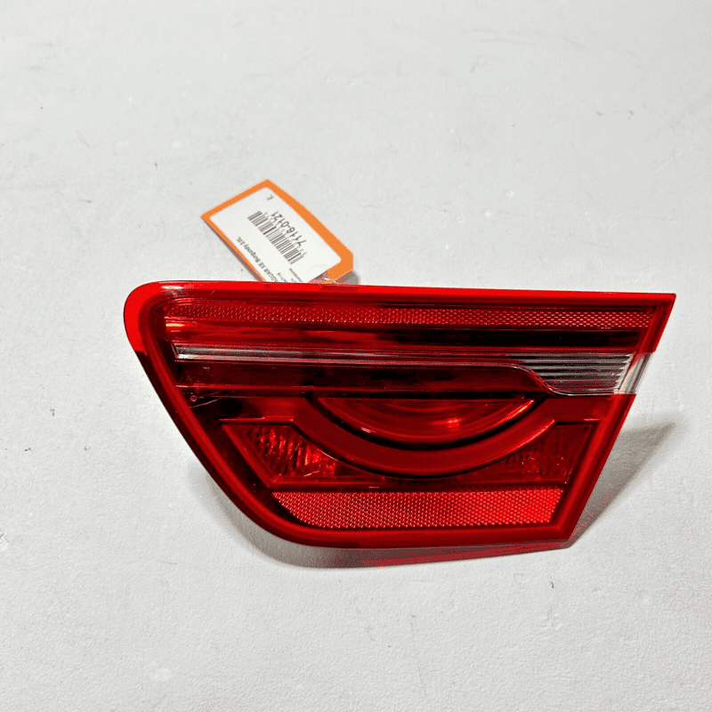 2017-2019 JAGUAR XE REAR RIGHT PASSENGER SIDE INNER TAILLIGHT LIGHT LAMP OE