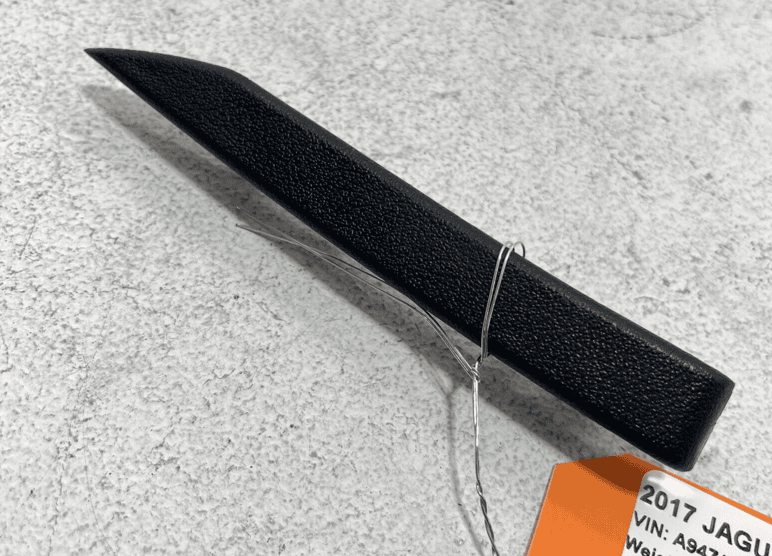 2017 - 2019 JAGUAR XE FRONT LEFT SIDE DOOR MOLDING TRIM COVER PANEL OEM