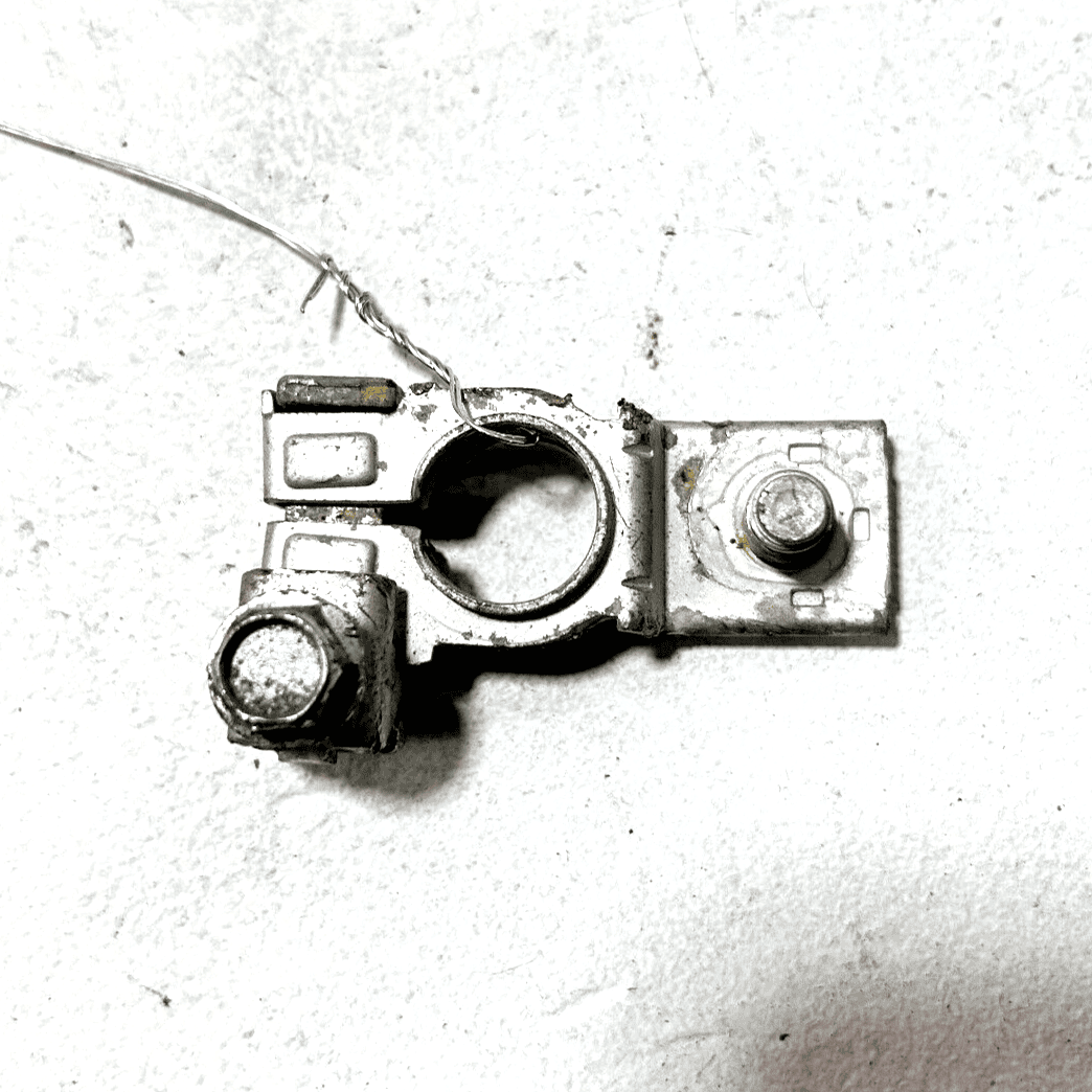 2018-2023 TOYOTA CAMRY BATTERY CABLE TERMINAL POSITIVE TERM OEM 2018-2023 TOYOTA CAMRY BATTERY CABLE TERMINAL POSITIVE TERM OEM