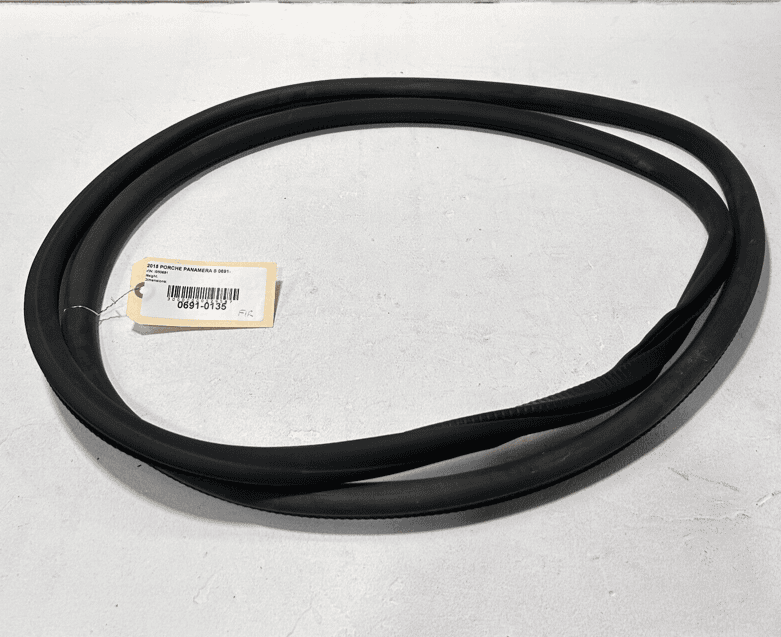 2010-11-12-13-14-15-2016 PORSCHE PANAMERA DOOR SEALING FRONT RIGHT OEM