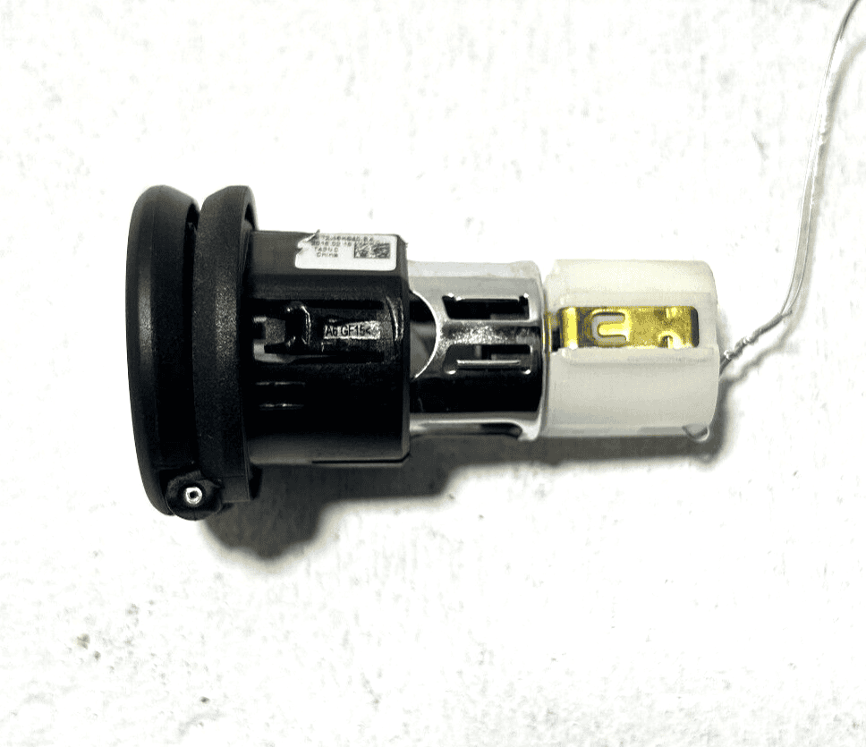 Center Console Connection Port Power Outlet 12V Jaguar XE 2017-2019 OEM