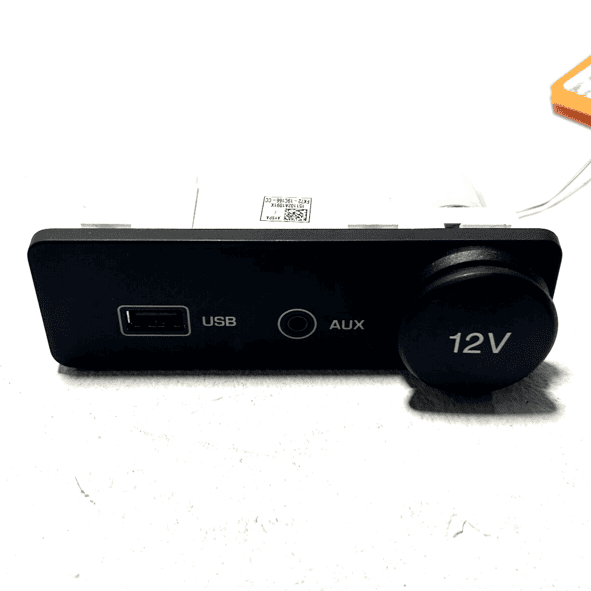 2017-2019 JAGUAR XE CONSOLE USB AUX PORT INPUT SLOT POWER FK7219C166CC OEM