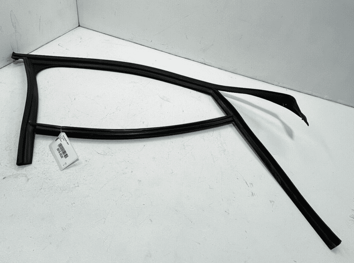 2011-2014 AUDI A8 Door Window Frame SEAL / Weather Stripping Front Right OE