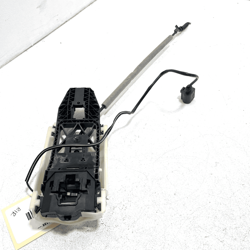 PORSCHE CAYENNE 11-18 REAR PASSENGER SIDE EXTERIOR DOOR HANDLE BASE BRACKET