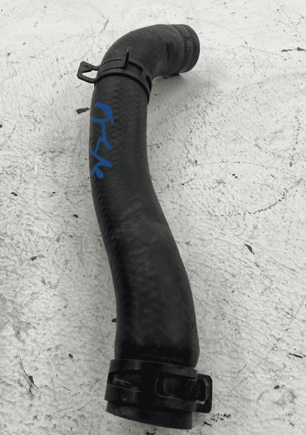 GENUINE 12-17 RADIATOR UPPER WATER PIPE HOSE HYUNDAI ACCENT OEM 25411-1R250