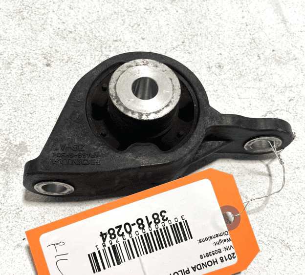 2016-17-18-19-20-2021 HONDA PILOT REAR DIFFERENTIAL LEFT SIDE MOUNT BRACKET