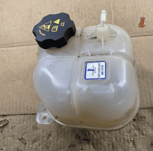 14 15 16 17 18 JEEP CHEROKEE ENGINE COOLANT RESERVOIR WITH CAP 68102155AD