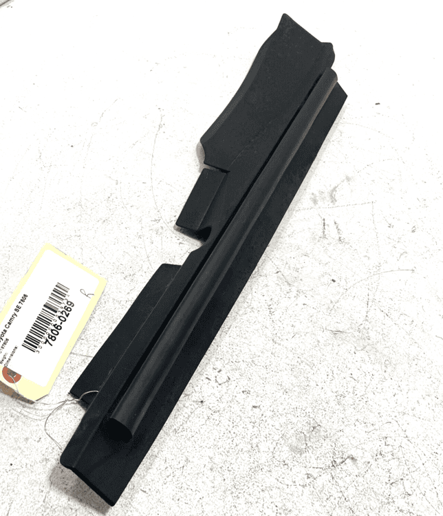 2018-2023 TOYOTA CAMRY SE FRONT RIGHT FENDER PROTECTOR PANEL TRIM BLACK OEM