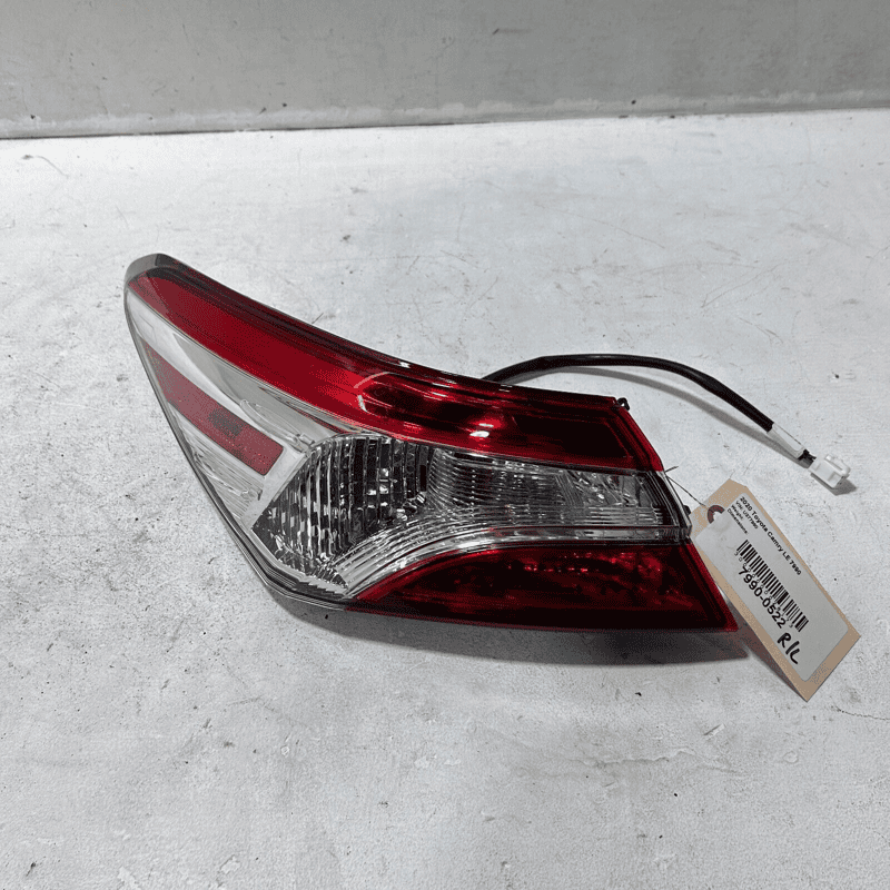 18-20 TOYOTA CAMRY REAR LEFT DRIVER SIDE TAILLAMP ASSEMBLY OEM