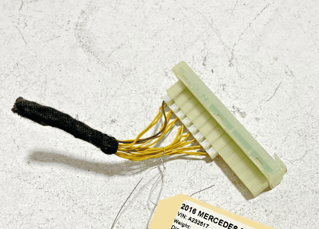 2014 - 2017 MERCEDES S550 W222 DISTRIBUTOR BLOCK WIRE PIGTAIL CONNECTOR OEM