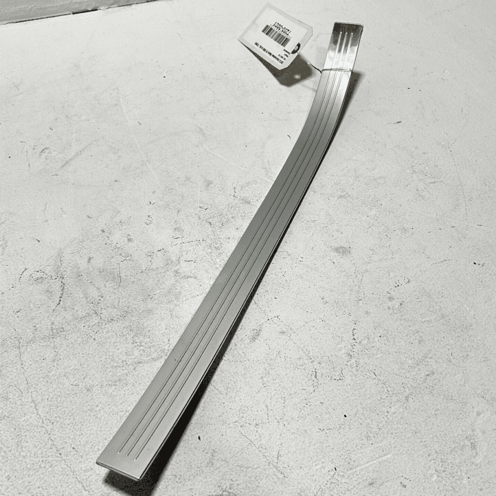 2007-2013 MERCEDES S550 W221 REAR RIGHT SIDE OUTER SCUFF DOOR SILL PLATE OEM