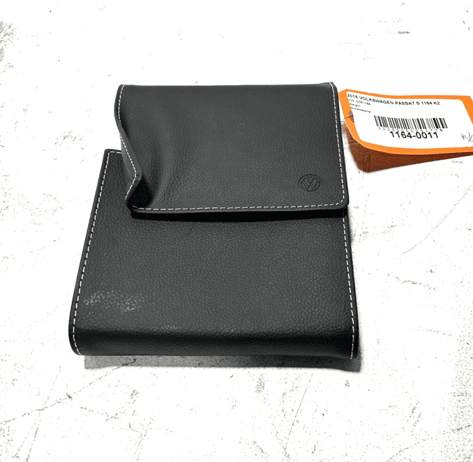 2018 VOLKSWAGEN PASSAT S Wners Manual And Holder OEM