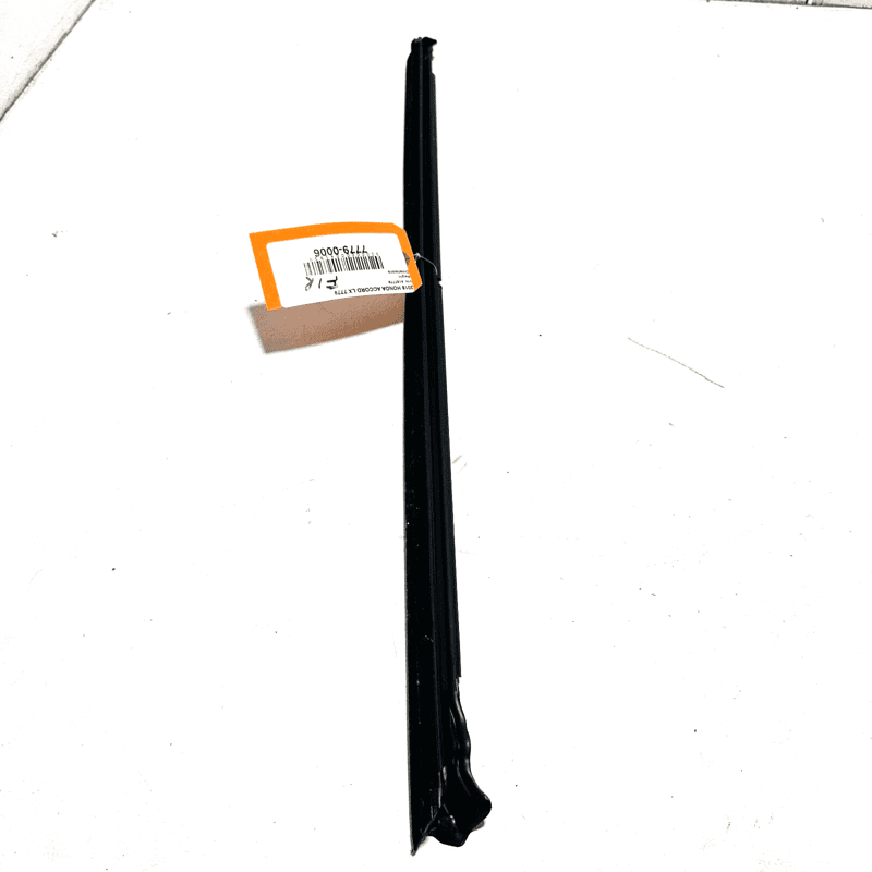 HONDA ACCORD 18-21 FRONT PASSENGER DOOR WINDOW INNER BELT WEATHERSTRIP SEAL OEM