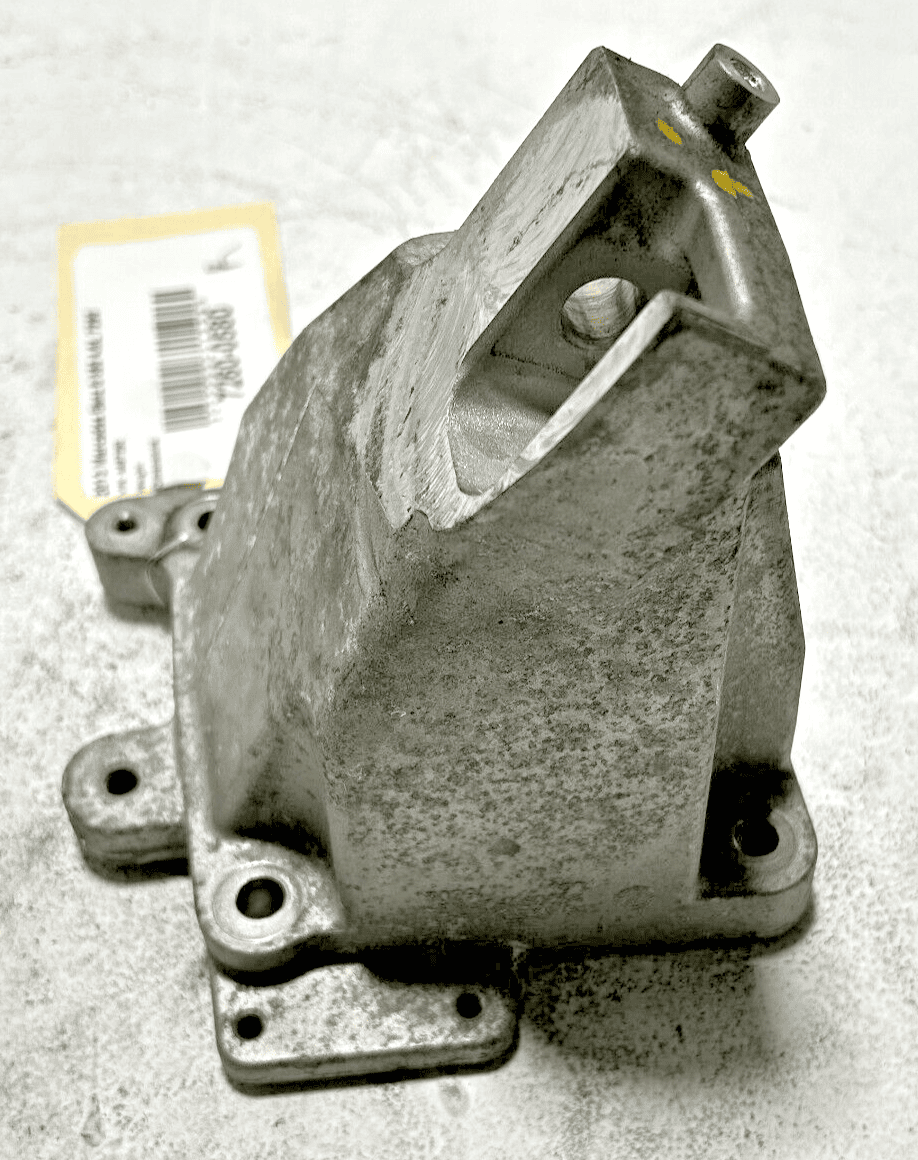 2012-2013 Mercedes W221 S550 4.7L Engine Right Passenger Side Mount Bracket OEM
