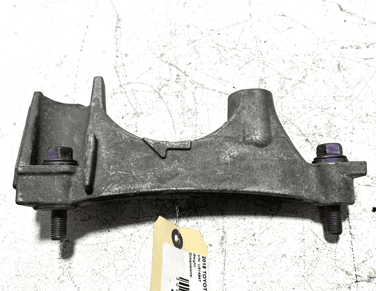 2018-2024 TOYOTA CAMRY XLE ENGINE MOUNT SPACER SUPPORT BRACKET RIGHT SIDE OEM