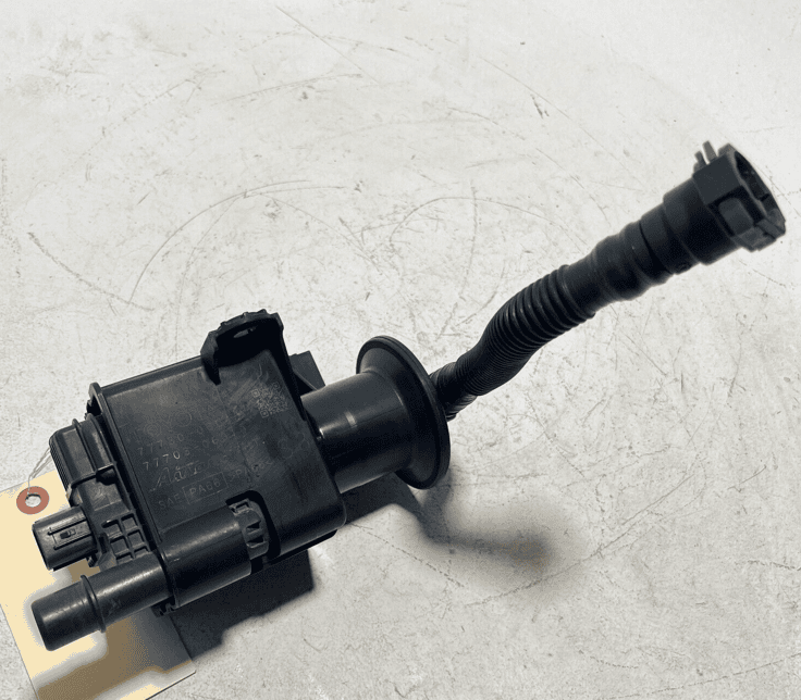 2018-2024 TOYOTA CAMRY XLE FUEL VAPOR CANISTER & LEAK DETECTION PUMP OEM