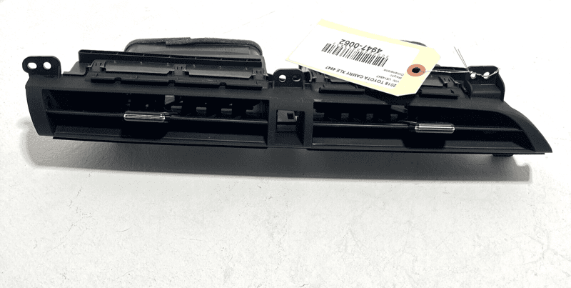 2018-2019-2020 TOYOTA CAMRY XLE OUTER AIR VENT GRILLE DASH CENTER DASHBOARD OEM
