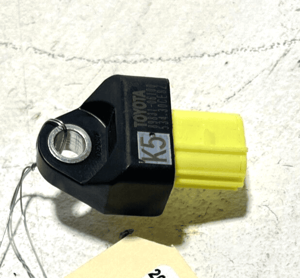 18-24 TOYOTA CAMRY REAR / RIGHT OR LEFT SIDE CENTER IMPACT CRASH SENSOR OEM 1PCS
