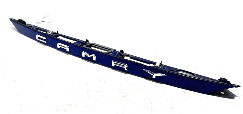 2018-2023 TOYOTA CAMRY XLE REAR TRUNK DECK LID LICENCE PLATE MOLDING 8W7 OEM