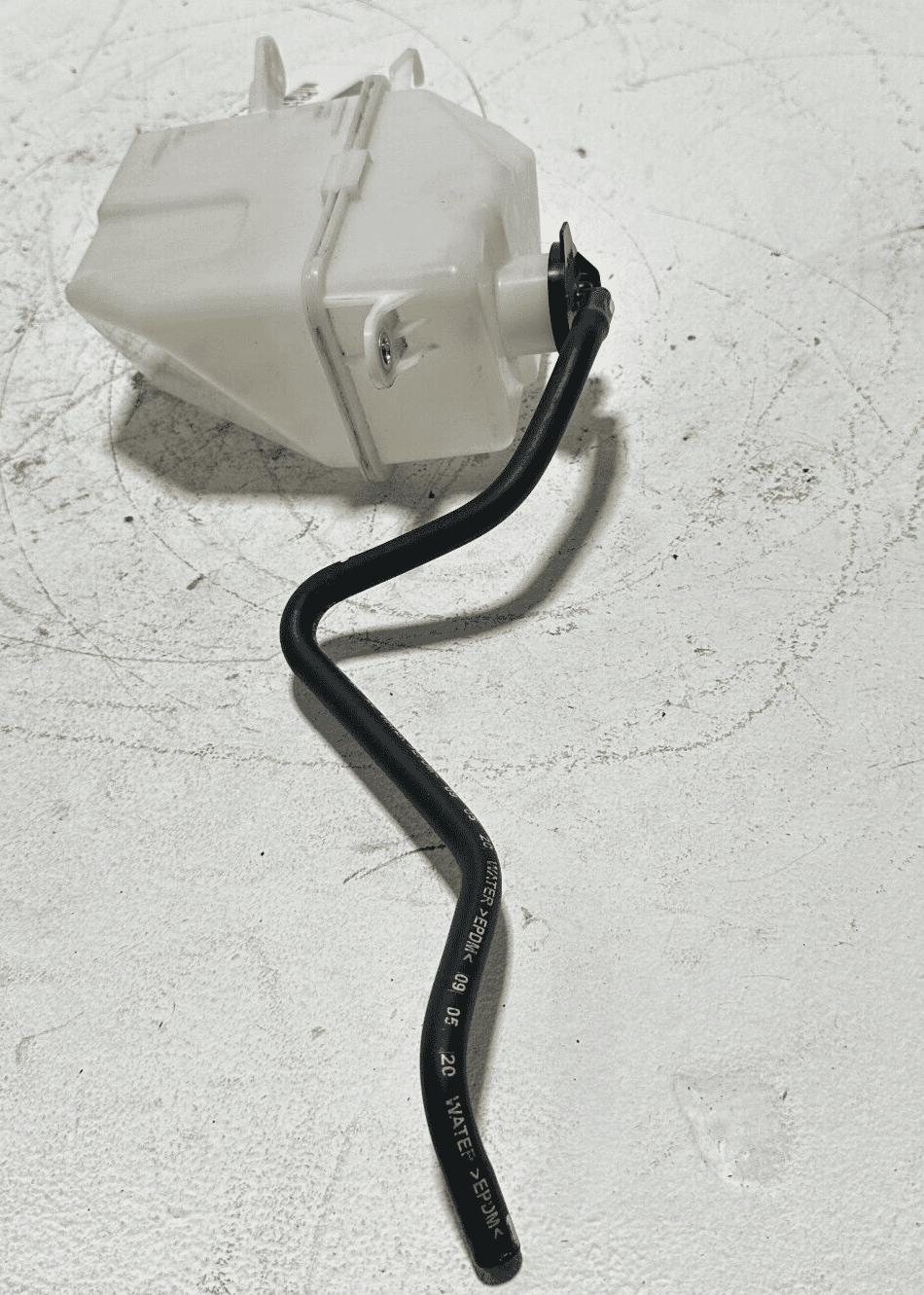 2018-2024 TOYOTA CAMRY SE RADIATOR COOLANT EXPANSION RESERVOIR TANK & HOSE OEM