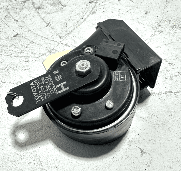 2018 - 2024 TOYOTA CAMRY SE PASSENGER SIDE HIGH PITCH NOTE TONE HORN SIGNAL OEM