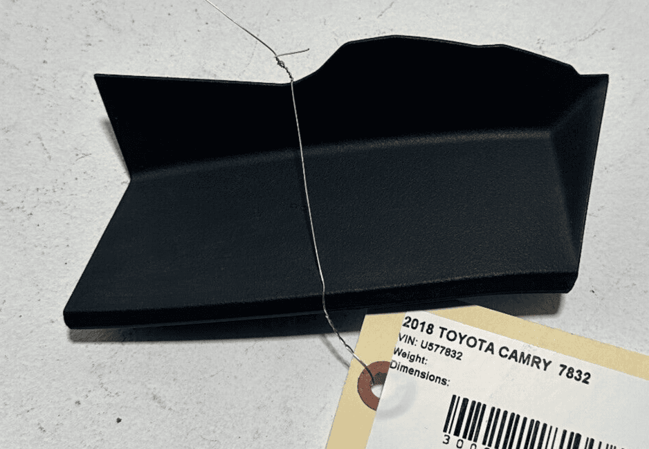 2018-2020 TOYOTA CAMRY TAILLIGHT LAMP TRIM ACCESS COVER REAR DRIVER SIDE OEM