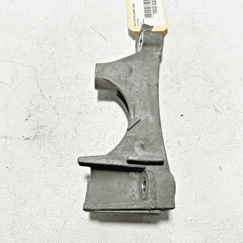 2018-2024 TOYOTA CAMRY FRONT RIGHT SIDE ENGINE FRAME MOUNT SUPPORT BRACKET OEM