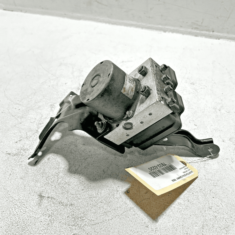 TOYOTA CAMRY ABS ANTI LOCK BRAKE PUMP MODULE UNIT W/ MOUNT BRACKET 2018-2020 OEM
