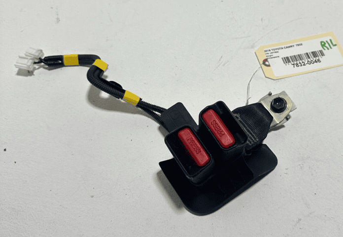 2018 TOYOTA CAMRY LE SEATBELT SEAT BELT BUCKLE REAR LEFT & CENTER SIDE OEM