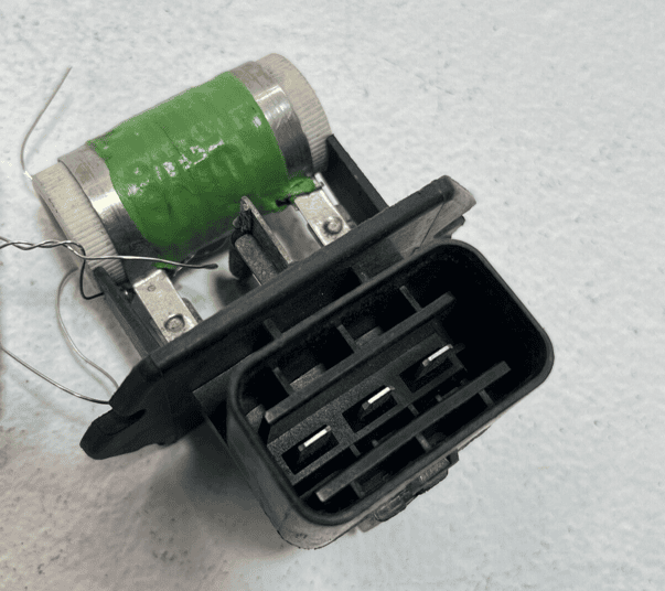 GENUINE 13-17 HYUNDAI ACCENT ENGINE RADIATOR COOLING RESISTOR OEM