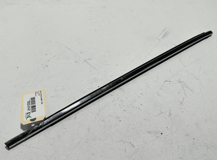 2018-2023 TOYOTA CAMRY LE REAR RIGHT PASSENGER SIDE DOOR WINDOW BELT MOLDING OEM